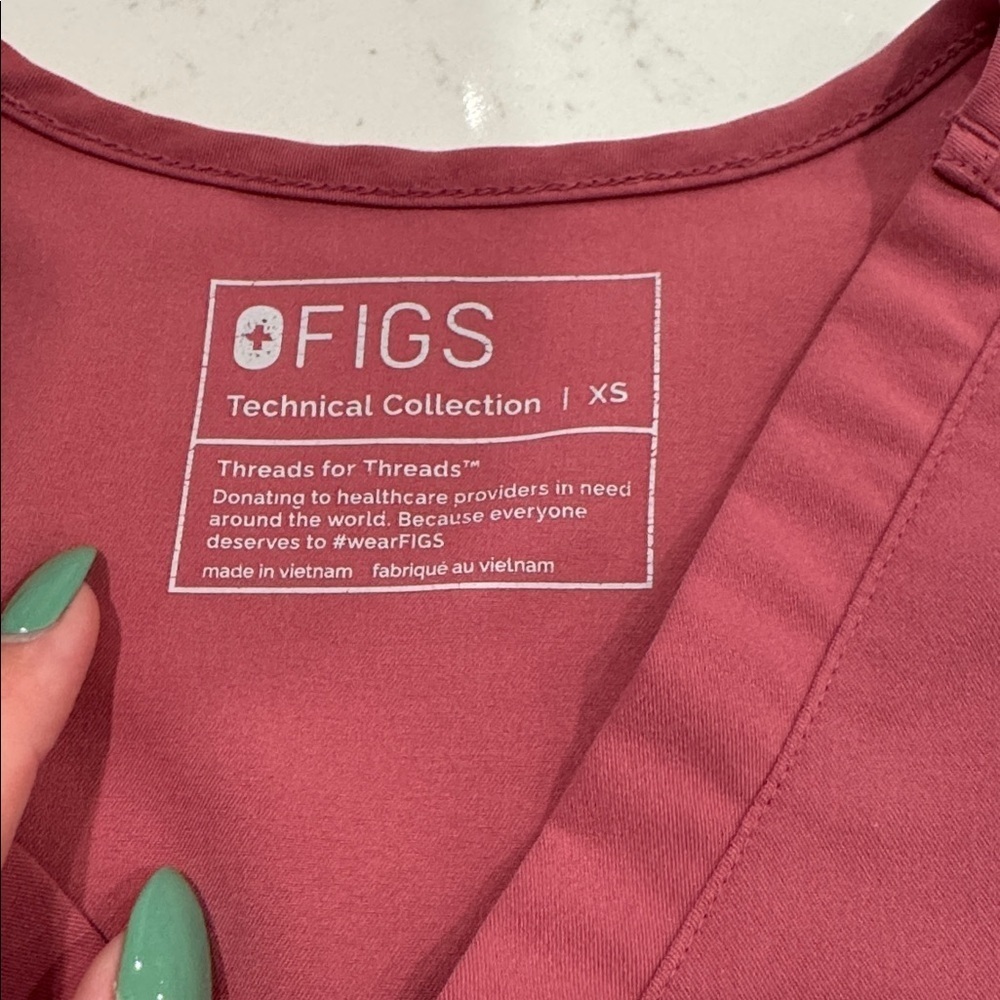 Rare figs breast cancer edition scrub top - Picture 2 of 7